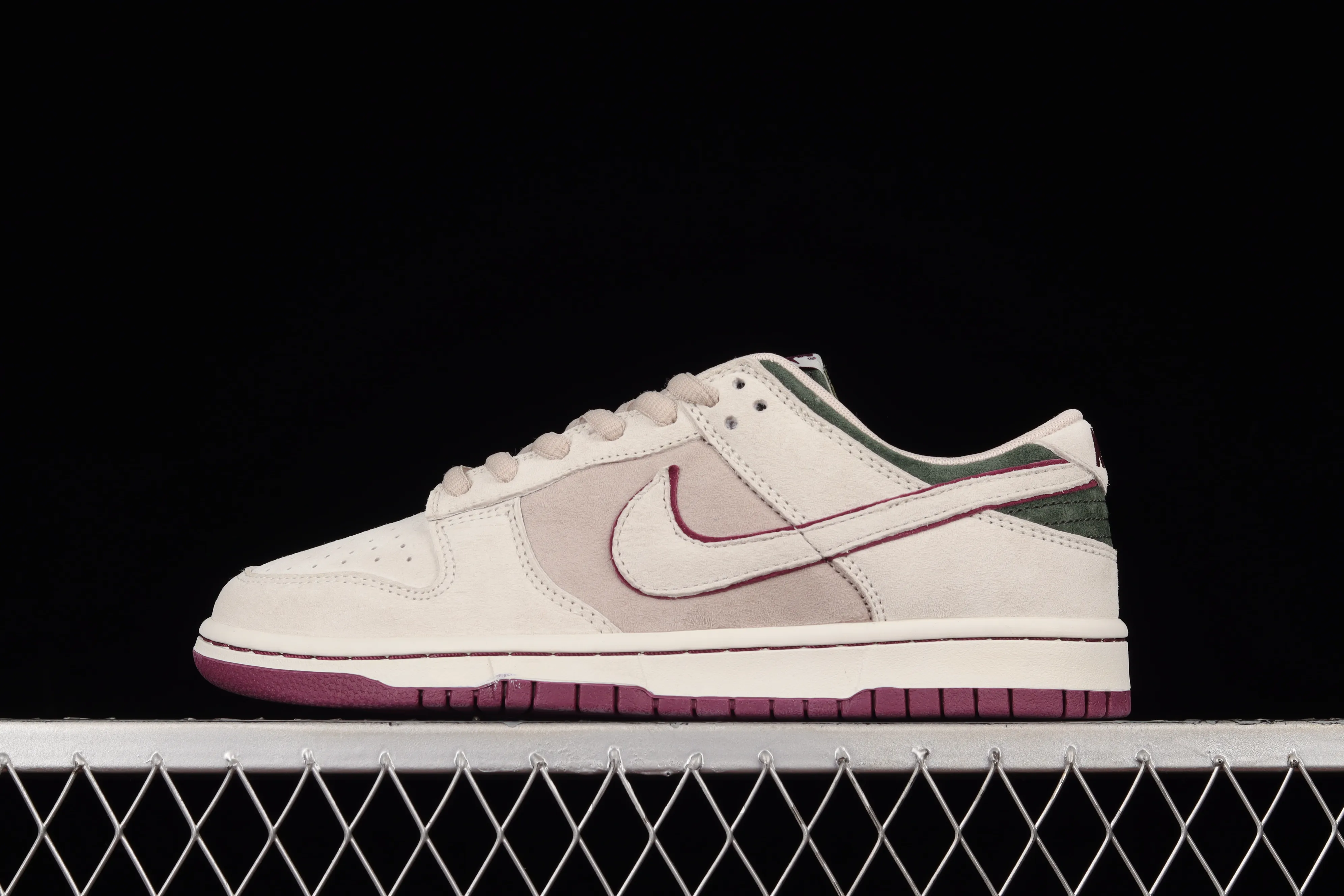 All Categories Nk SB Dunk Series Nk SB Dunk Low Low-top sneakers Otomo Katsuhiro x Nk SB Dunk Low "Steamboy OST" Otomo Katsuhiro co-branded SB low-top sports and leisure sneakers LF0039-013